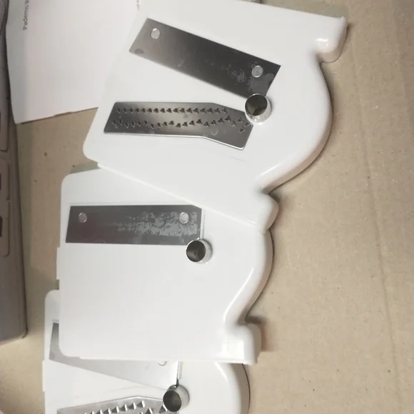 Paderno World Cuisine 6-Blade Vegetable Spiralizer. - Picture 3 of 11